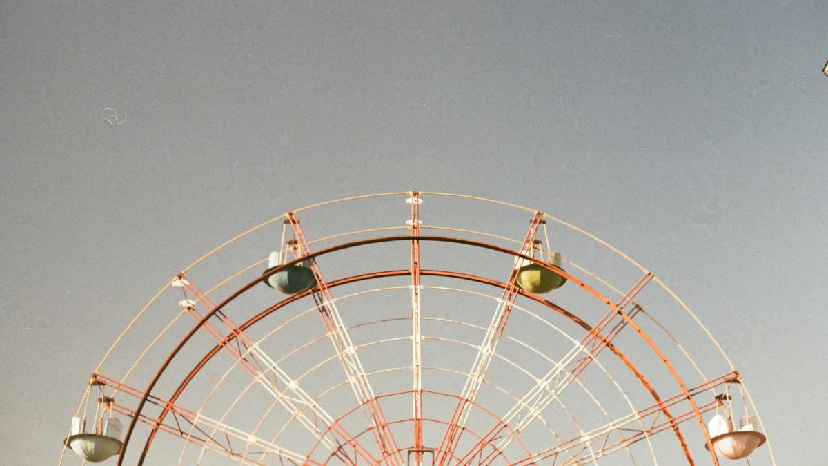 closeup photo of ferris wheel