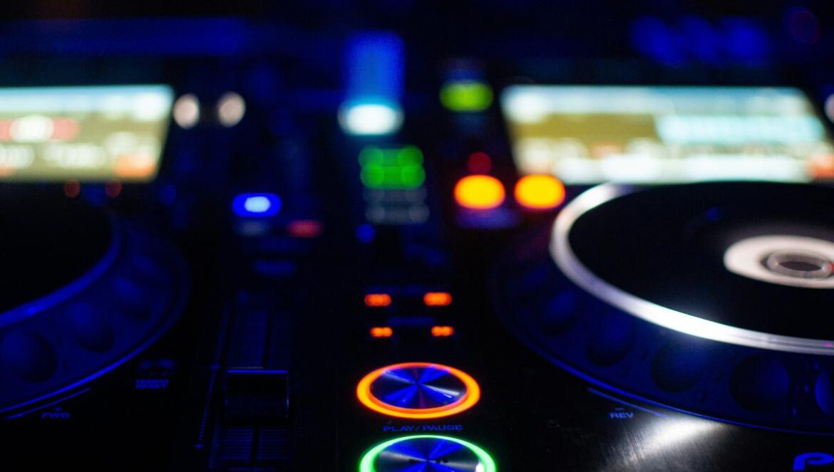 selective focus photo of turntable