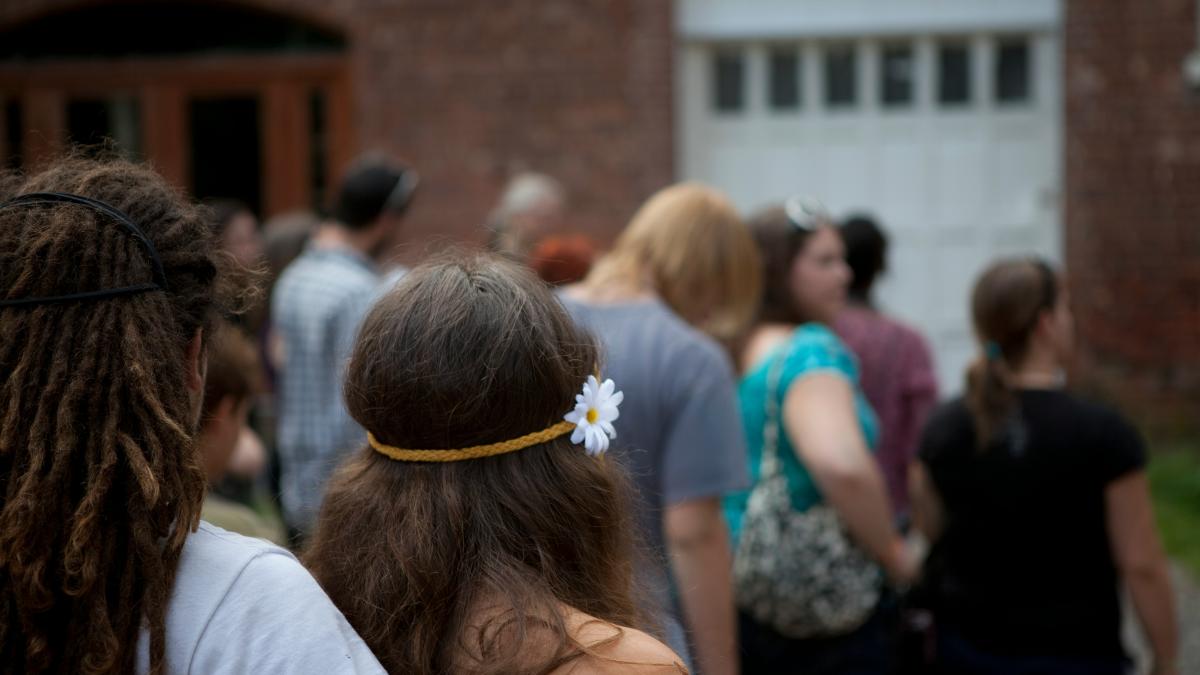 woman in white shirt with white flower on head