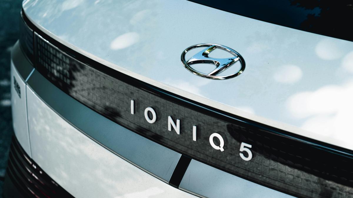 graphical user interface, website