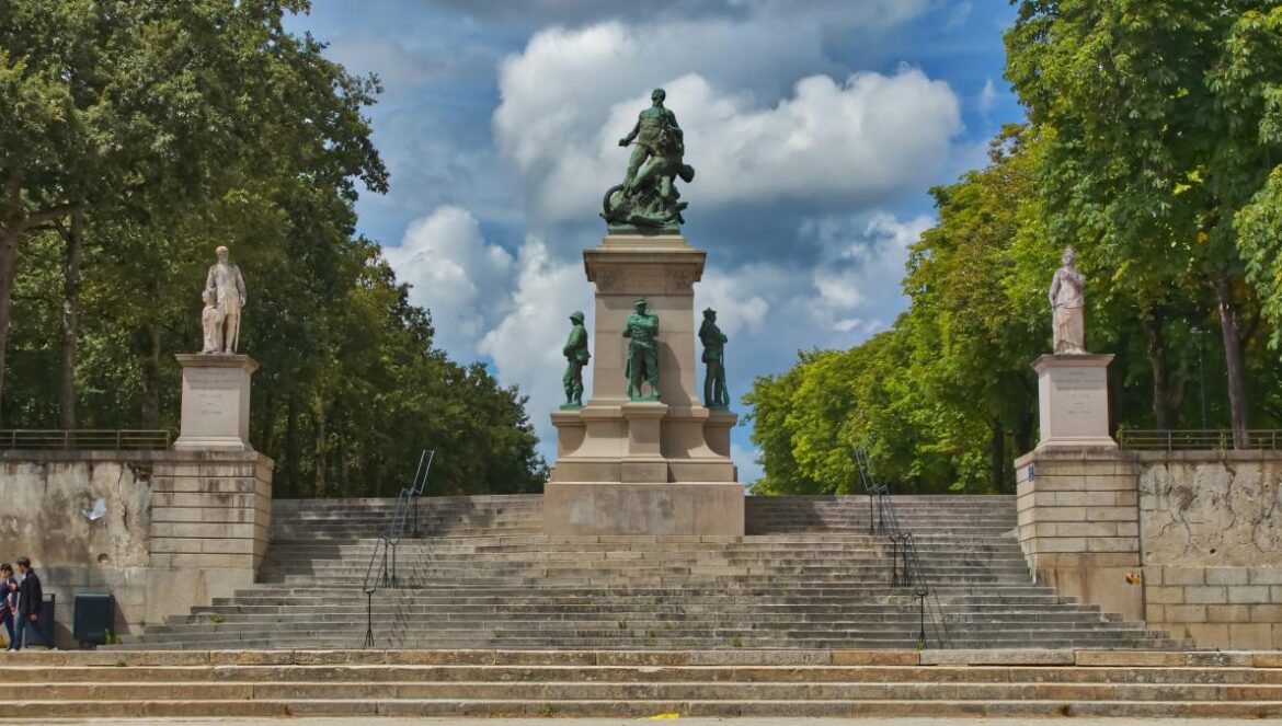a statue of a man on a horse in a park