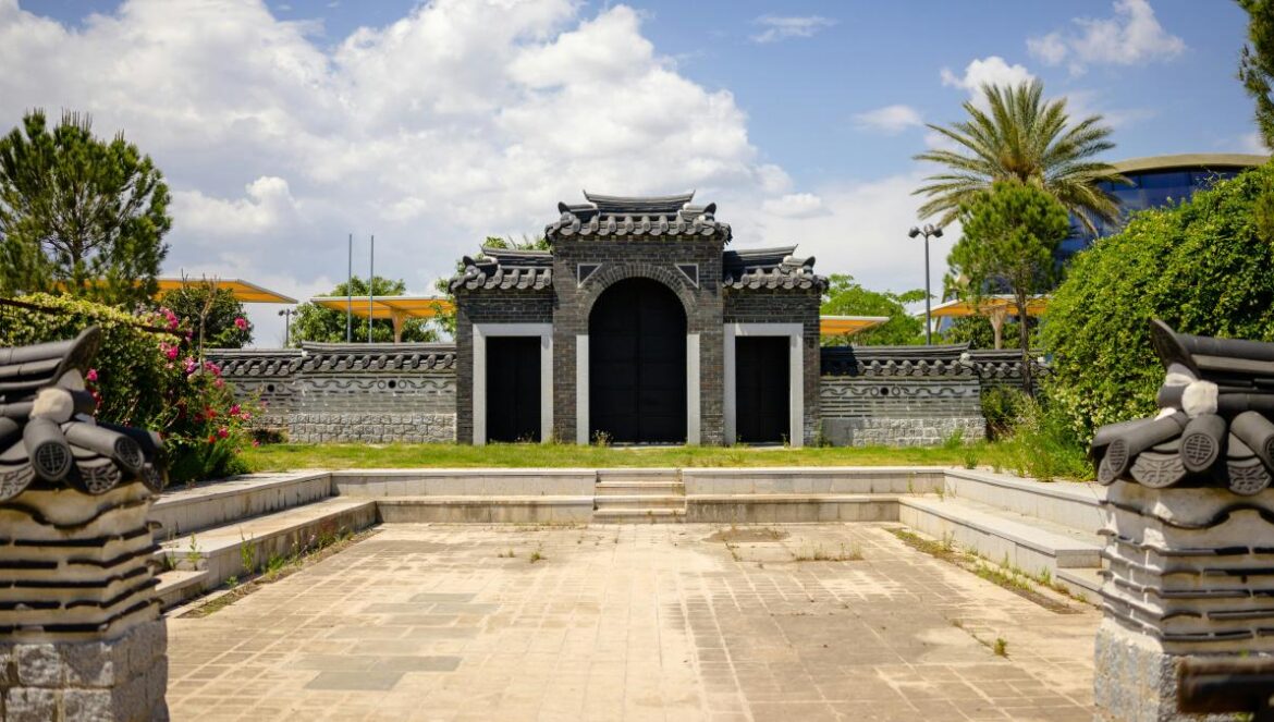 A building with a gate in the middle of it