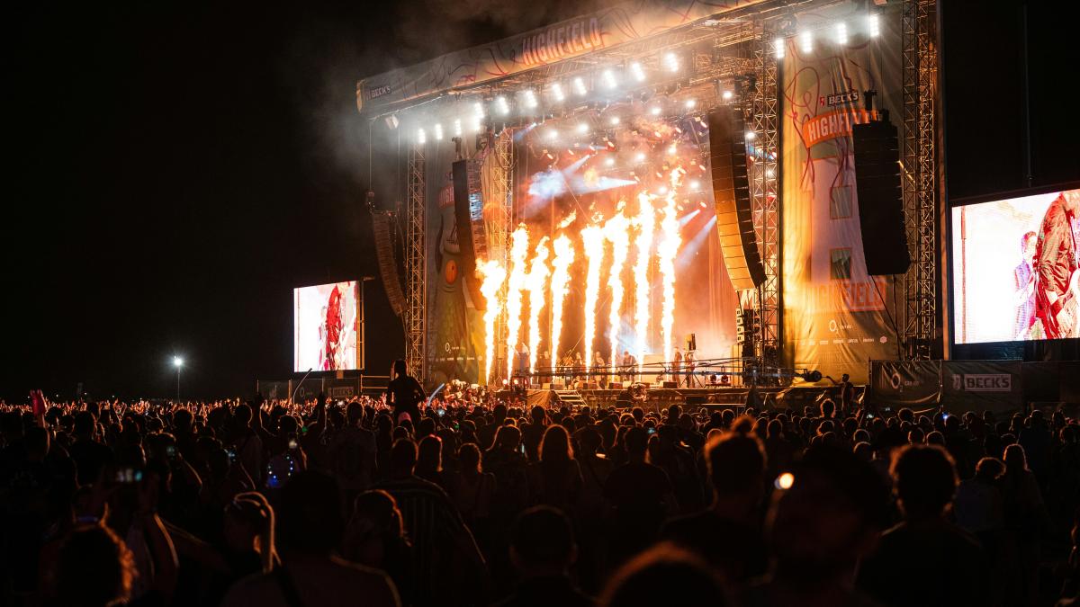 A large crowd of people at a concert