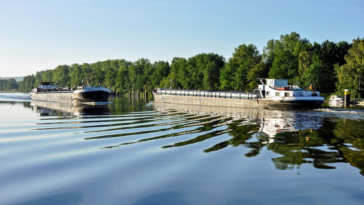 A couple of boats floating on top of a lake