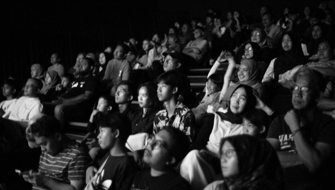 A black and white photo of a crowd of people