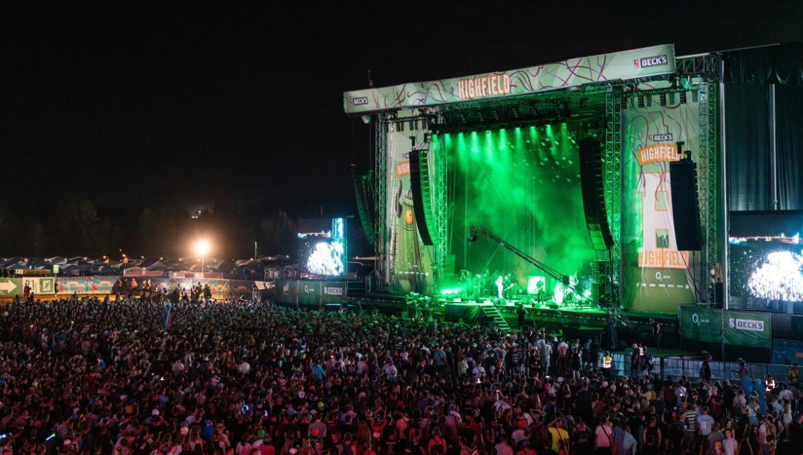 A large crowd of people at a concert