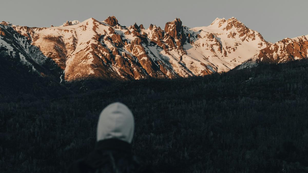 white and black mountain range