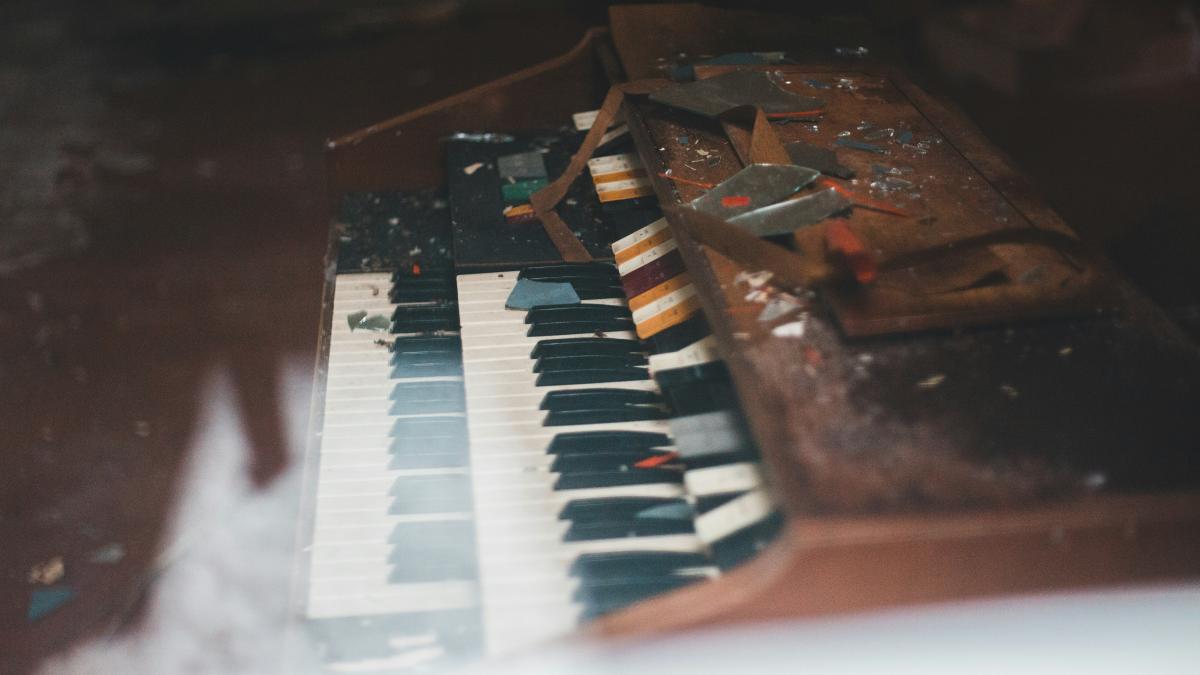 brown and white piano keys