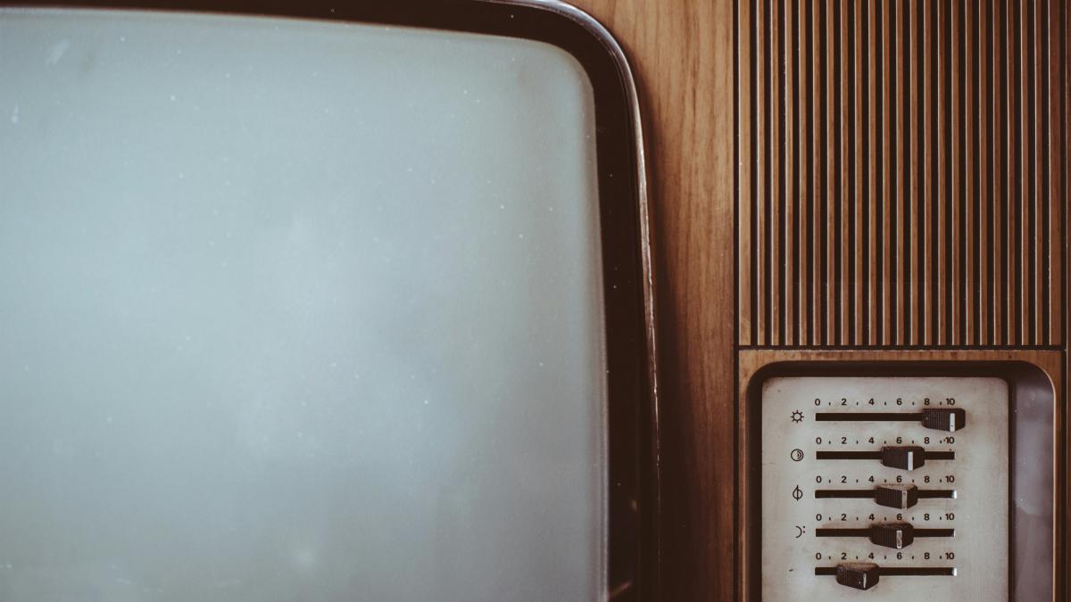 an old fashioned television set with a white screen