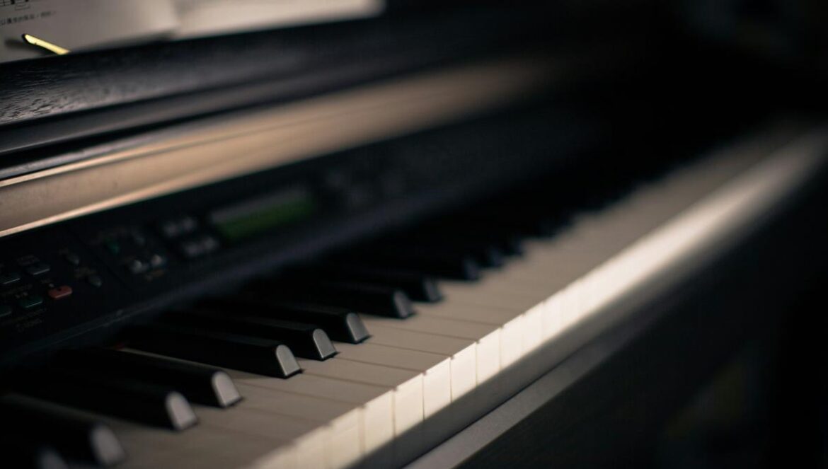 black and white piano keys