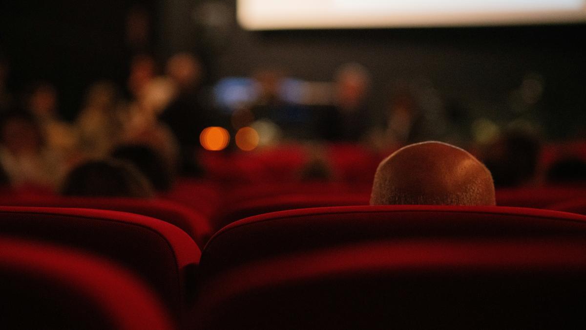 A blurry photo of people in a movie theater