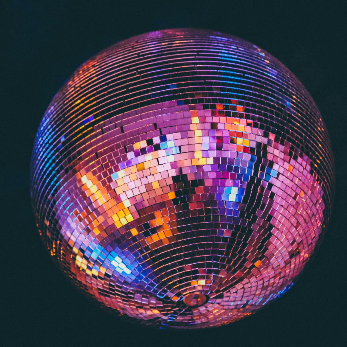 gray mirror ball close-up photography